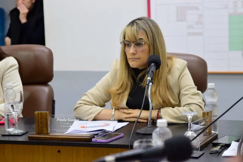 Concejala en su banca durante la sesión